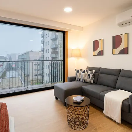 Host Wise Stylish With Garage Apartman