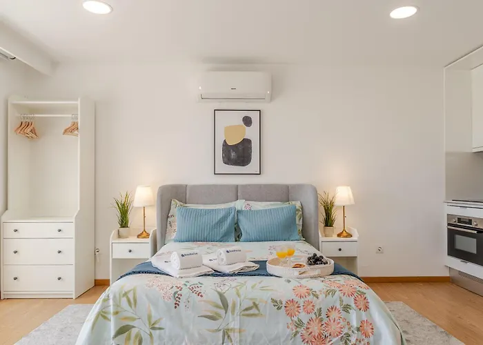 Host Wise Stylish With Garage Porto