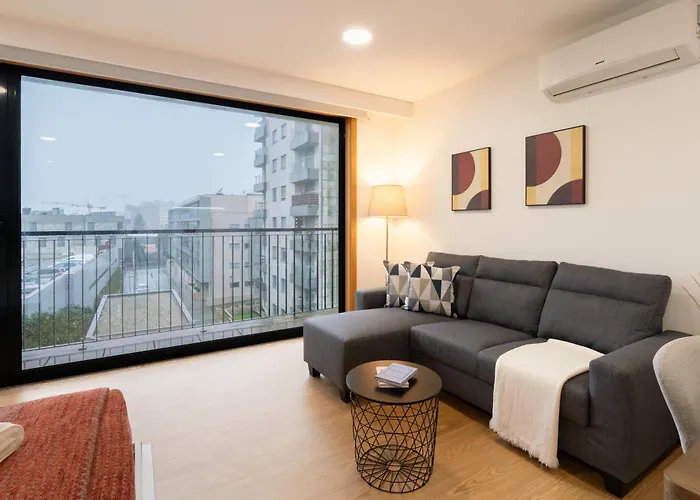 Host Wise Stylish With Garage Appartement