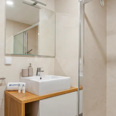 Apartment Host Wise Stylish With Garage