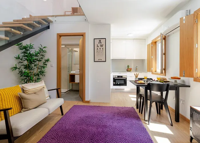 Host Wise Stylish With Garage Apartmán