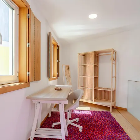 Host Wise Stylish With Garage Lägenhet