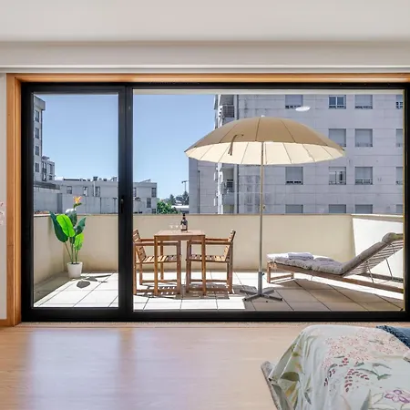 Lägenhet Host Wise Stylish With Garage Oporto