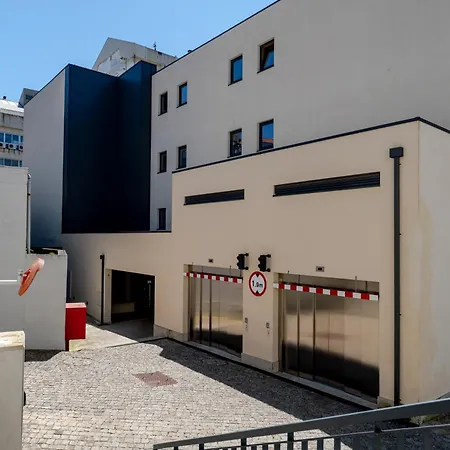 Host Wise Stylish With Garage Oporto