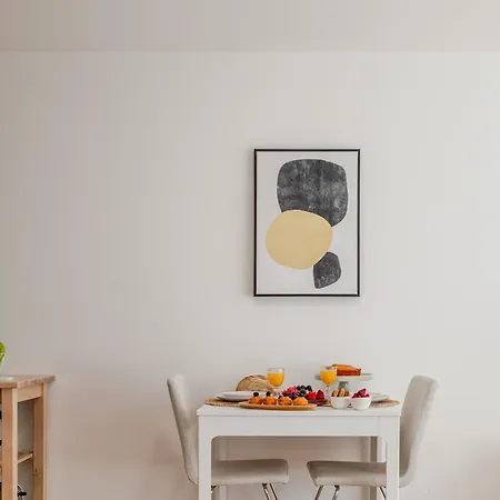 Lägenhet Host Wise Stylish With Garage Oporto