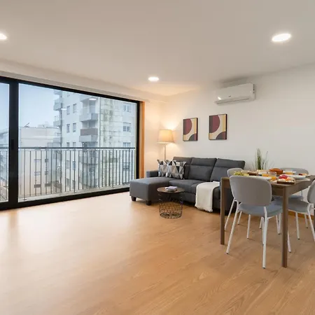 Host Wise Stylish With Garage *