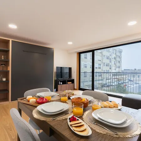 Host Wise Stylish With Garage Oporto
