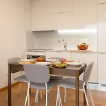 Apartment Host Wise Stylish With Garage