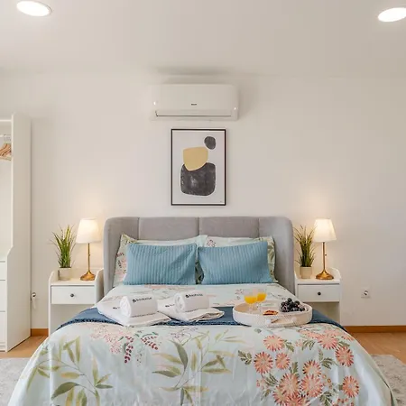 Host Wise Stylish With Garage Oporto