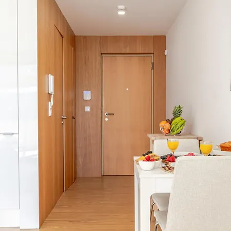 Host Wise Stylish With Garage Apartamento *