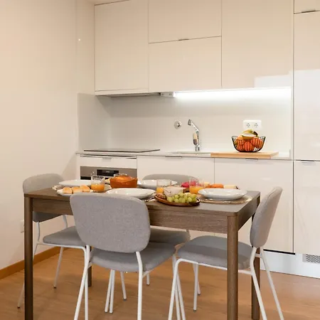 Apartamento Host Wise Stylish With Garage